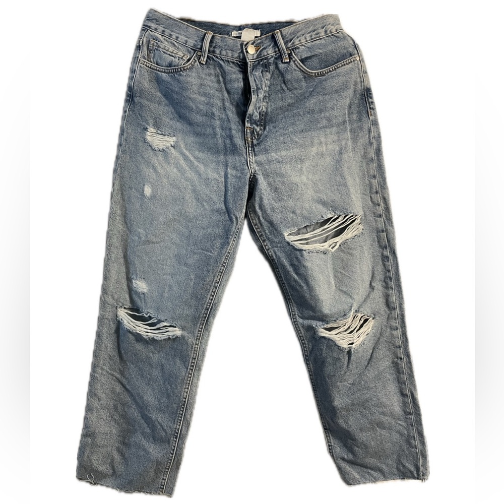 Forever 21 
Women’s Size 29 
Distressed Jeans